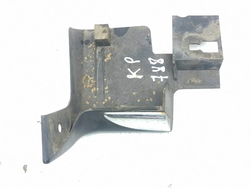 Side skirt front trim – left