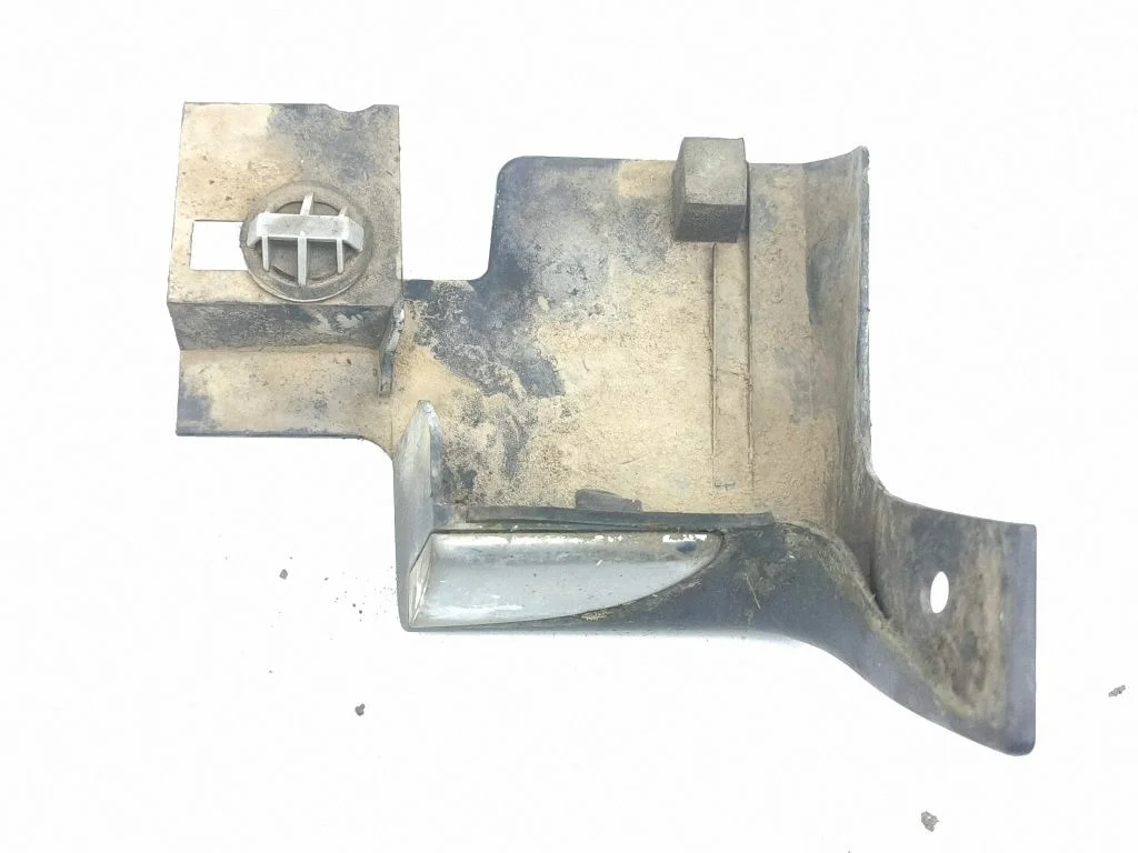 Side skirt front trim – front right