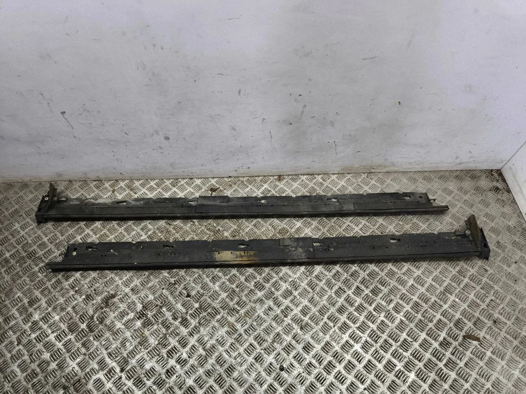 Side skirt front trim EG2151P40