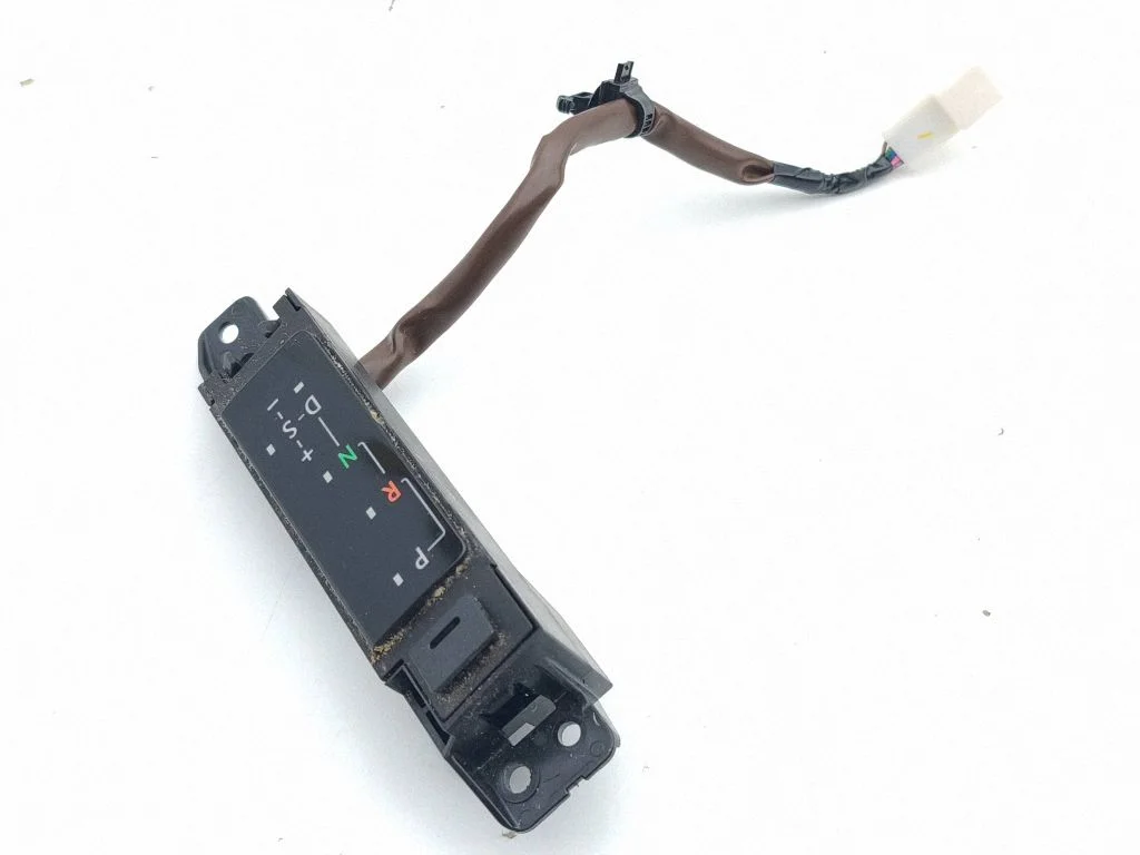 Gear shift selector indicator 76H711