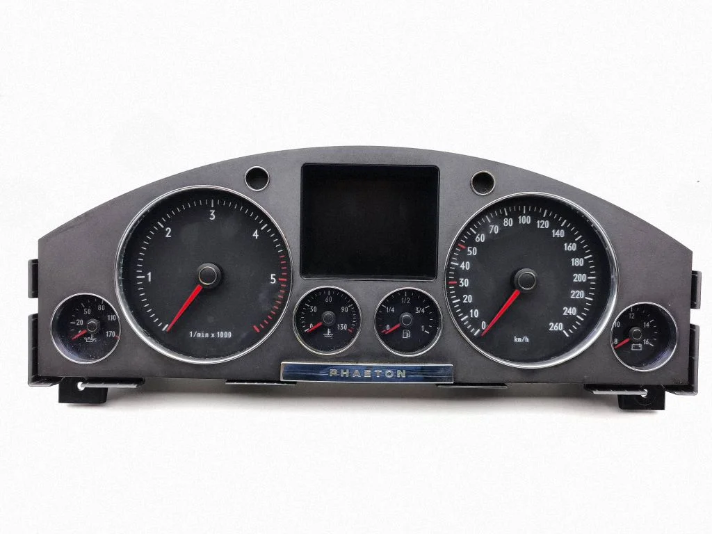 Speedometer (instrument cluster) 3D0920885P