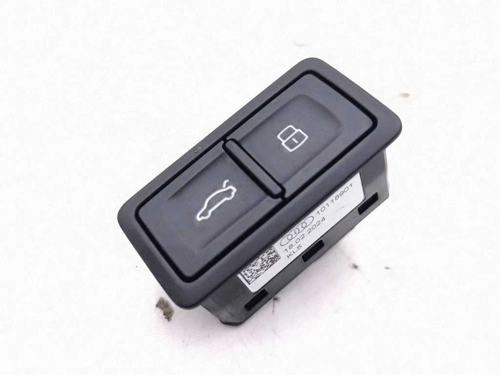 Tailgate/boot open switch button 4G0959831D
