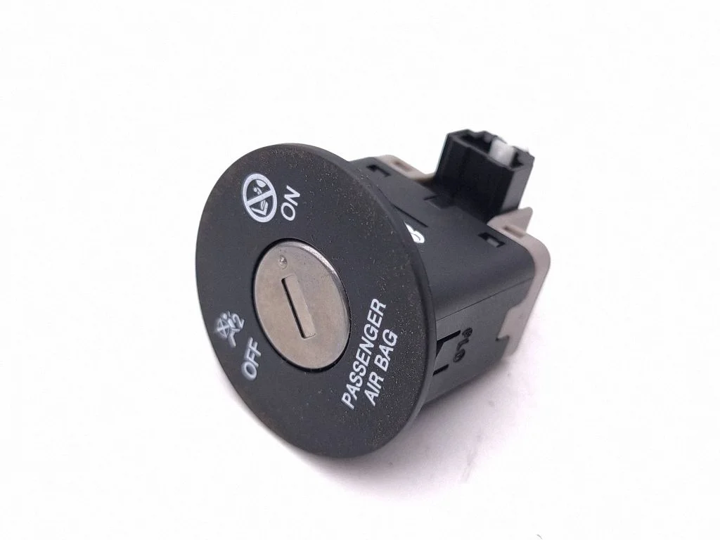 Passenger airbag on/off switch