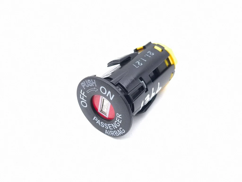 Passenger airbag on/off switch