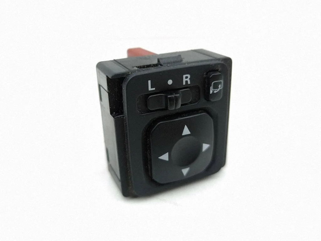 Wing mirror switch