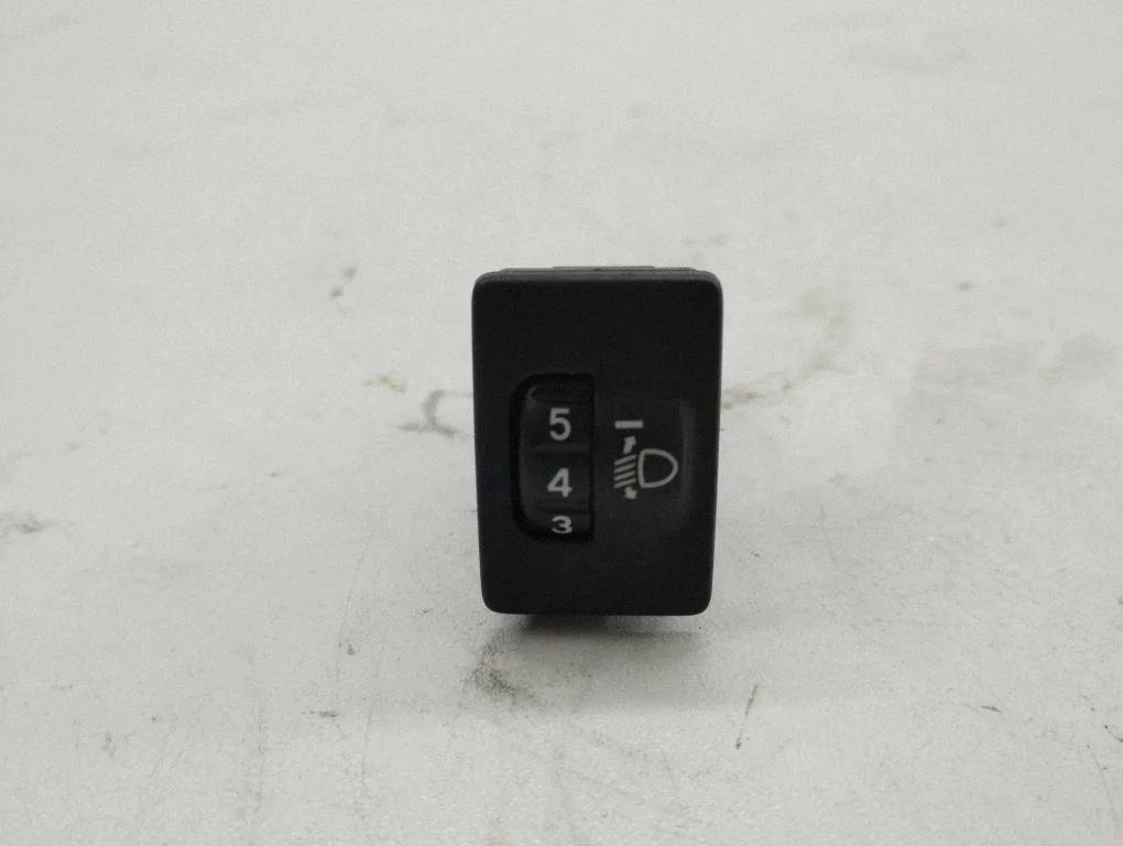 Lukturu augstuma regulēšanas slēdzis 8415202080