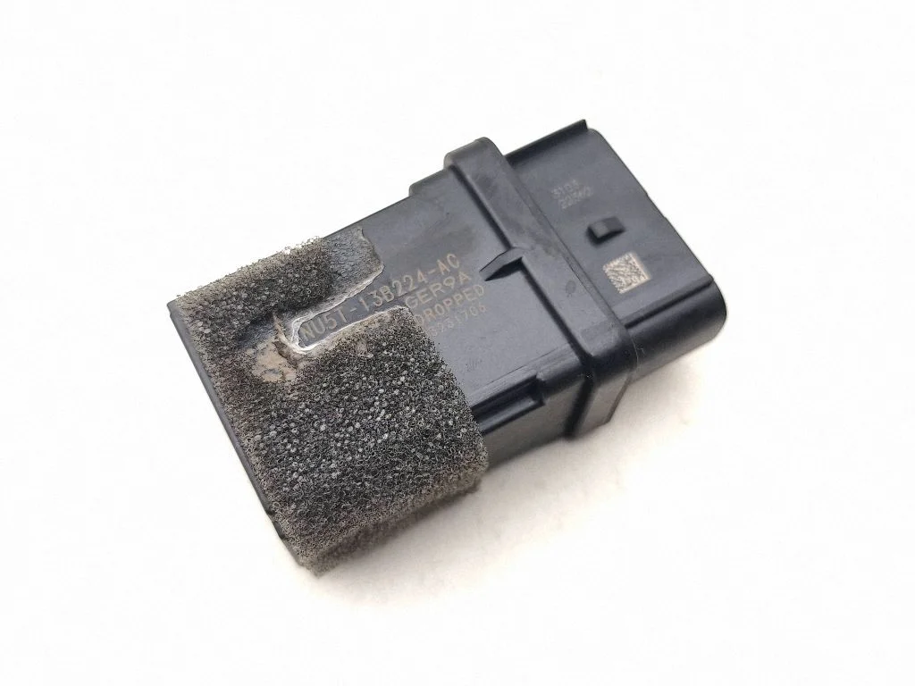 Hazard warning light relay NU5T13B224AC