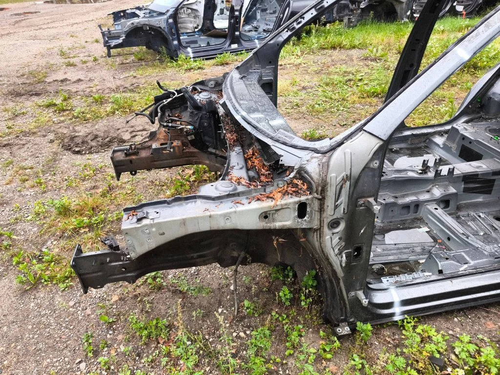Front quarter panel – left