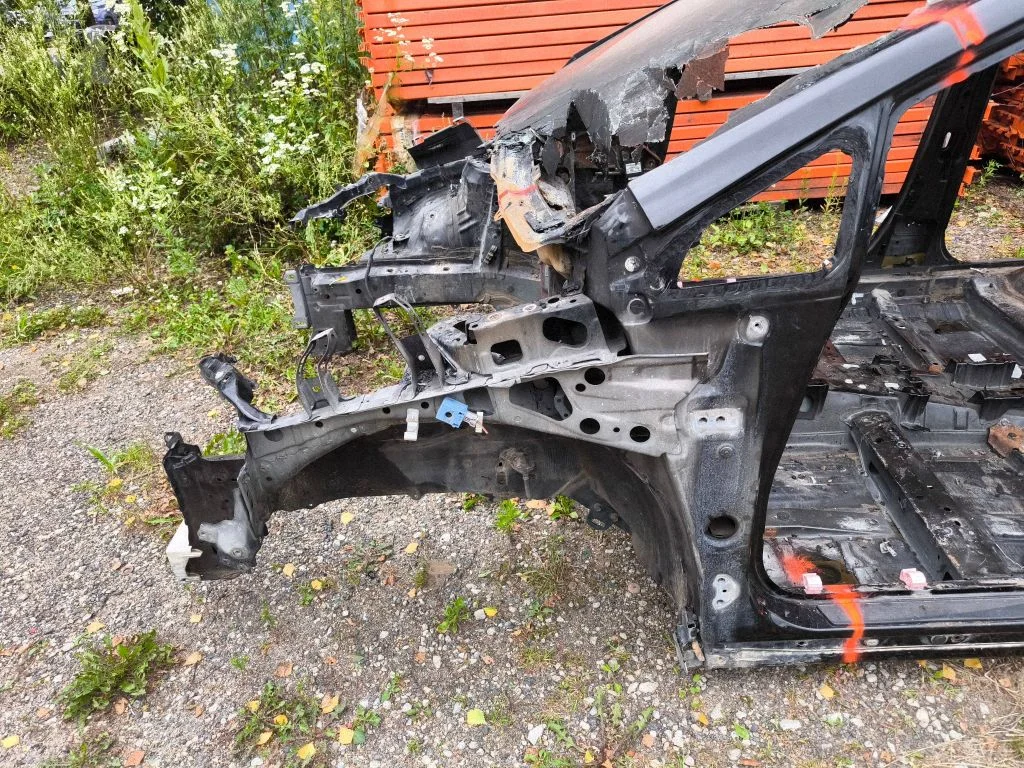 Front quarter panel – left