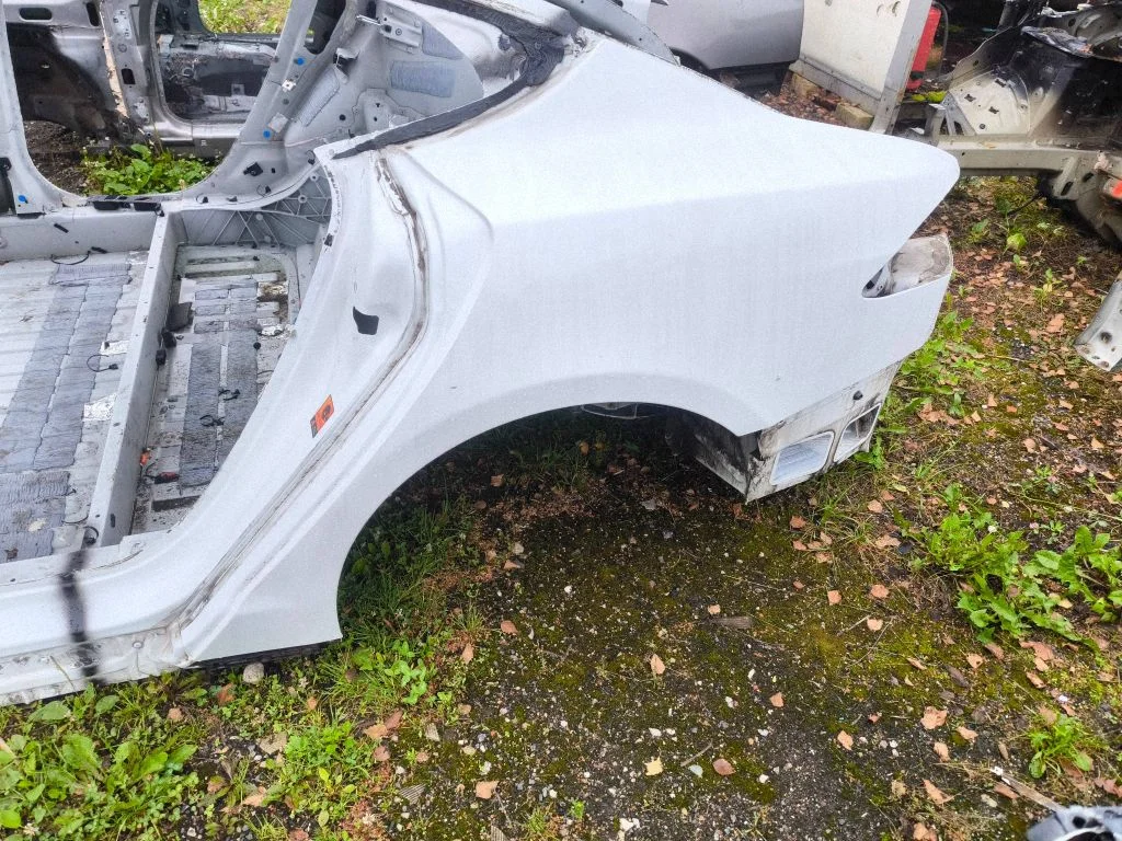 Rear quarter panel – Tesla Model S (2012-)