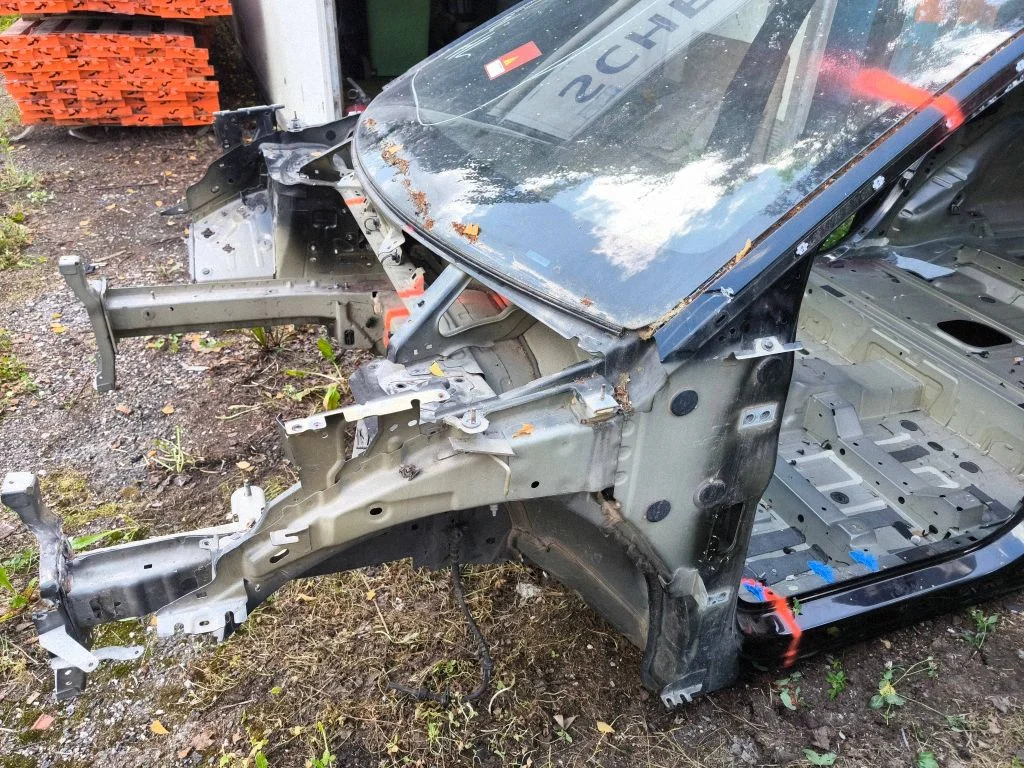Front quarter panel – left