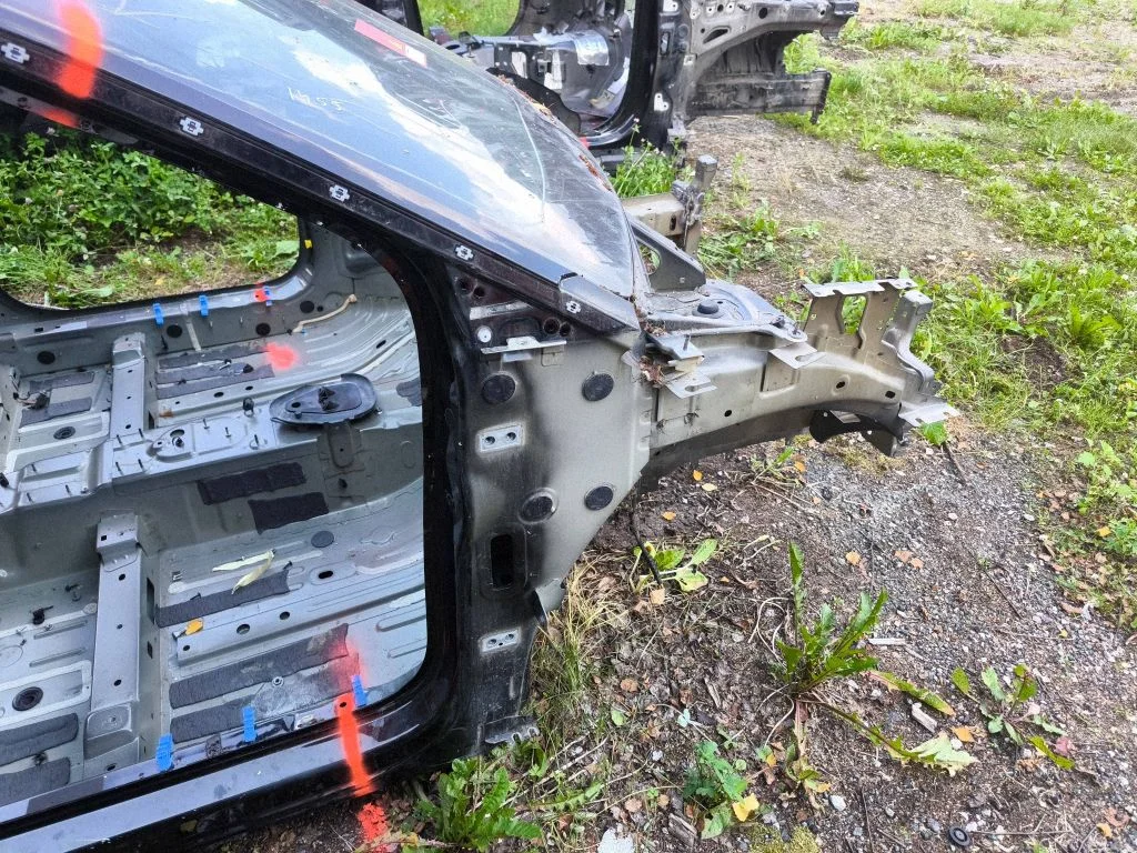 Front quarter panel – right