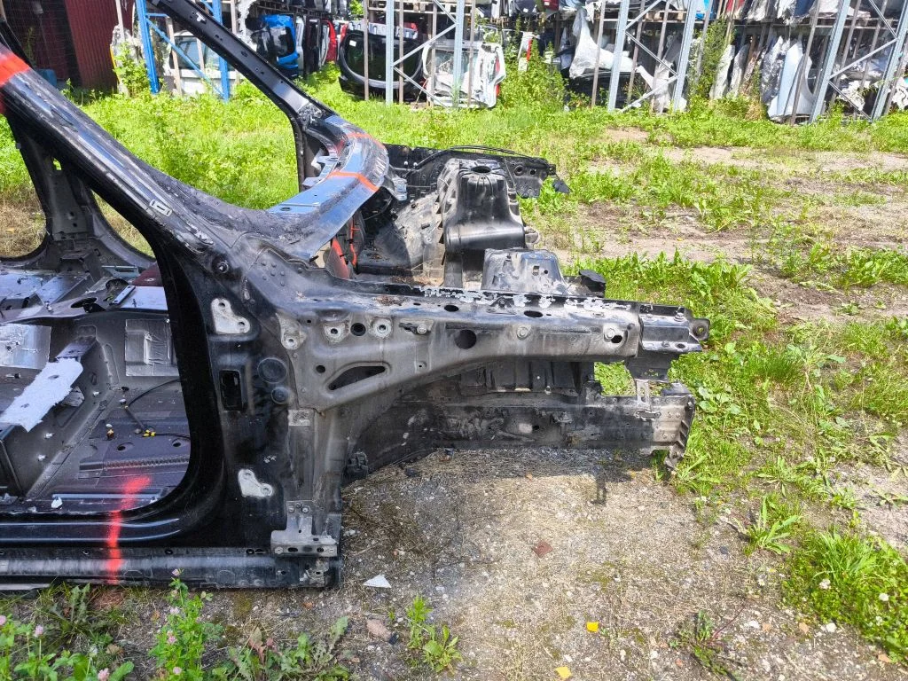 Front quarter panel – right