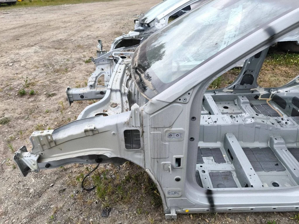Front quarter panel – left