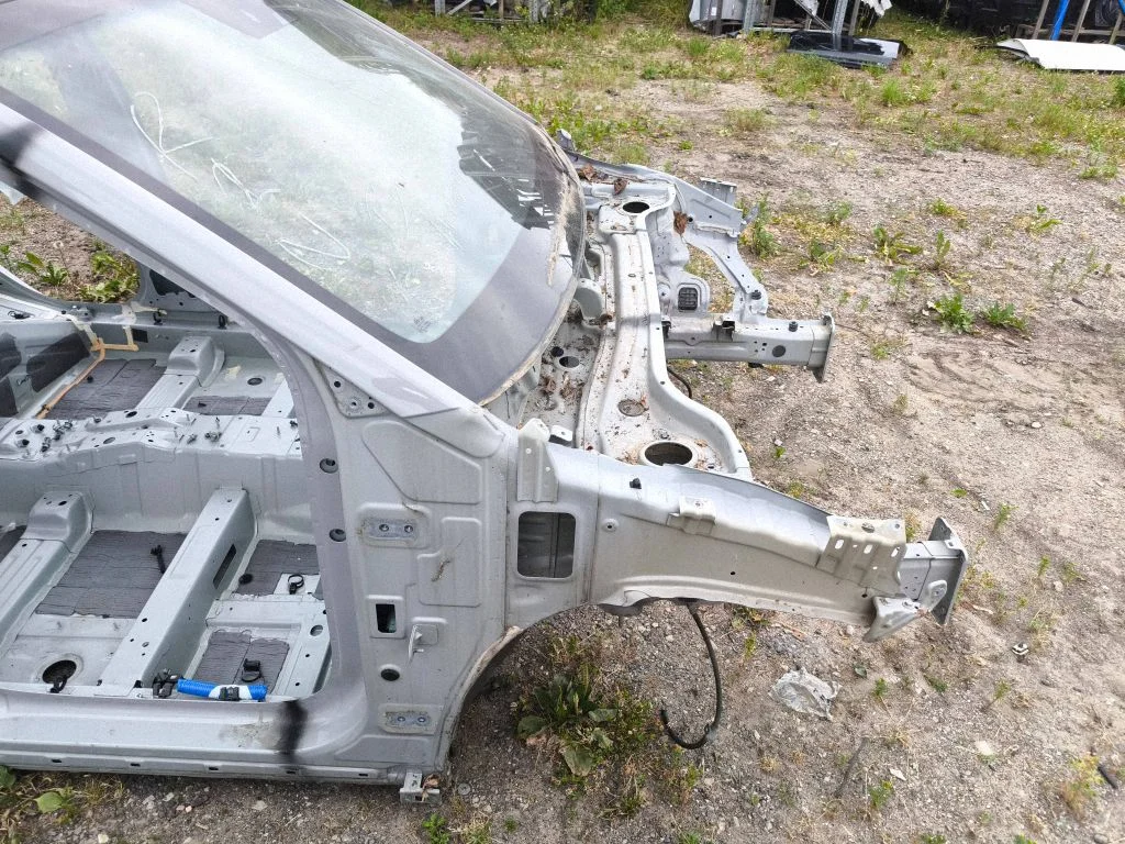 Front quarter panel – right