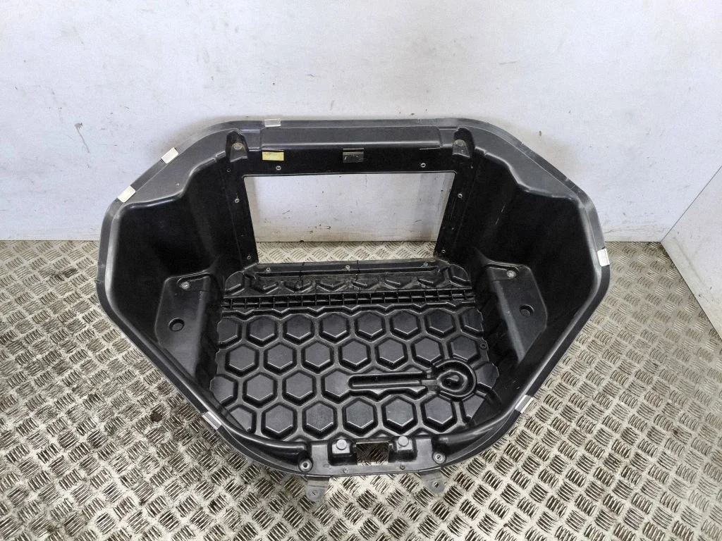 Pakiruumi põhjapaneel – Tesla Model S (2012-)