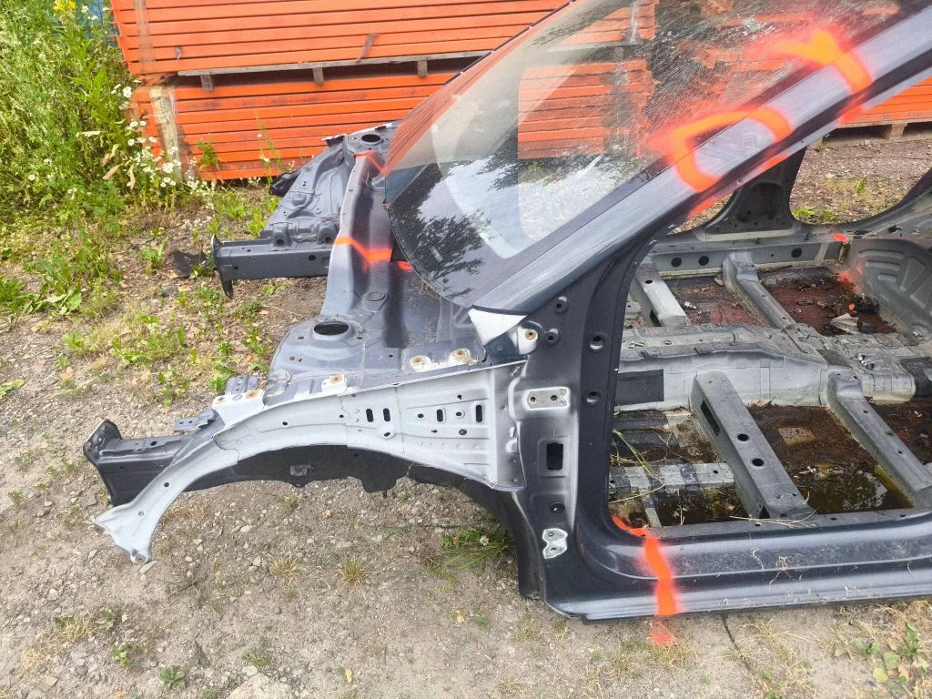 Front quarter panel – left
