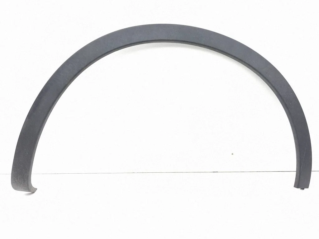 Rear arch trim D472