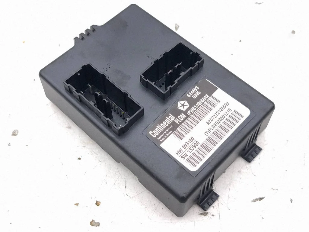 Sterownik klapy bagażnika 68140669AE