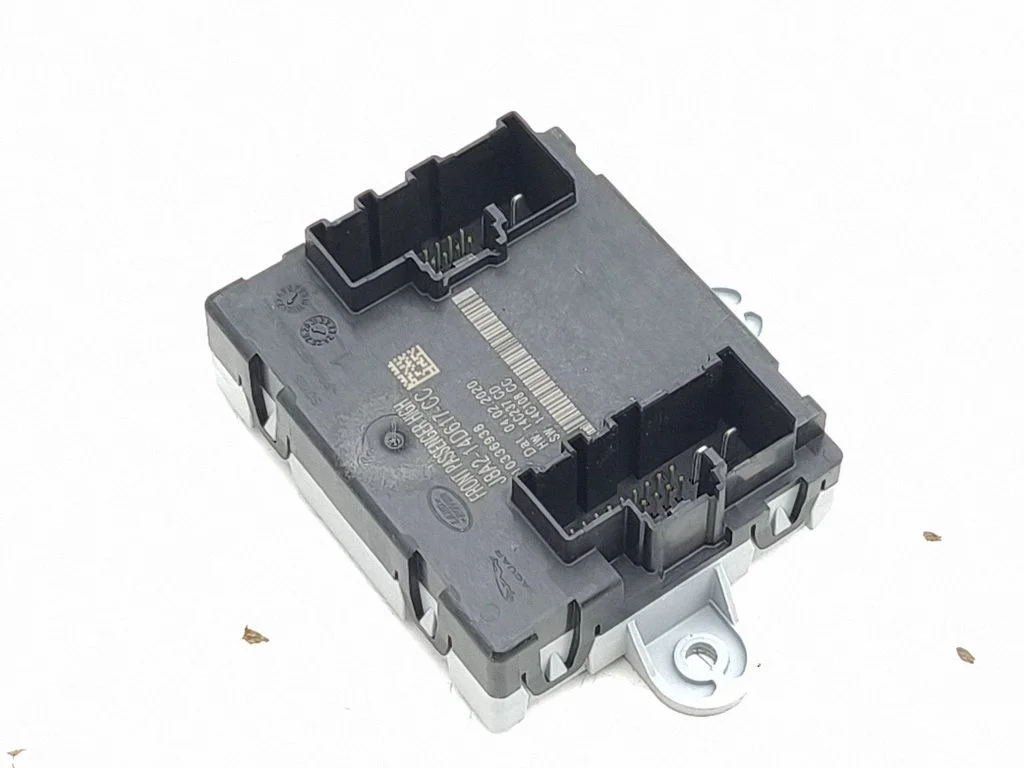 Durvju elektronikas vadības bloks J8A214D617CC
