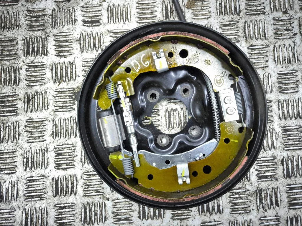 Brake pads (rear) – right