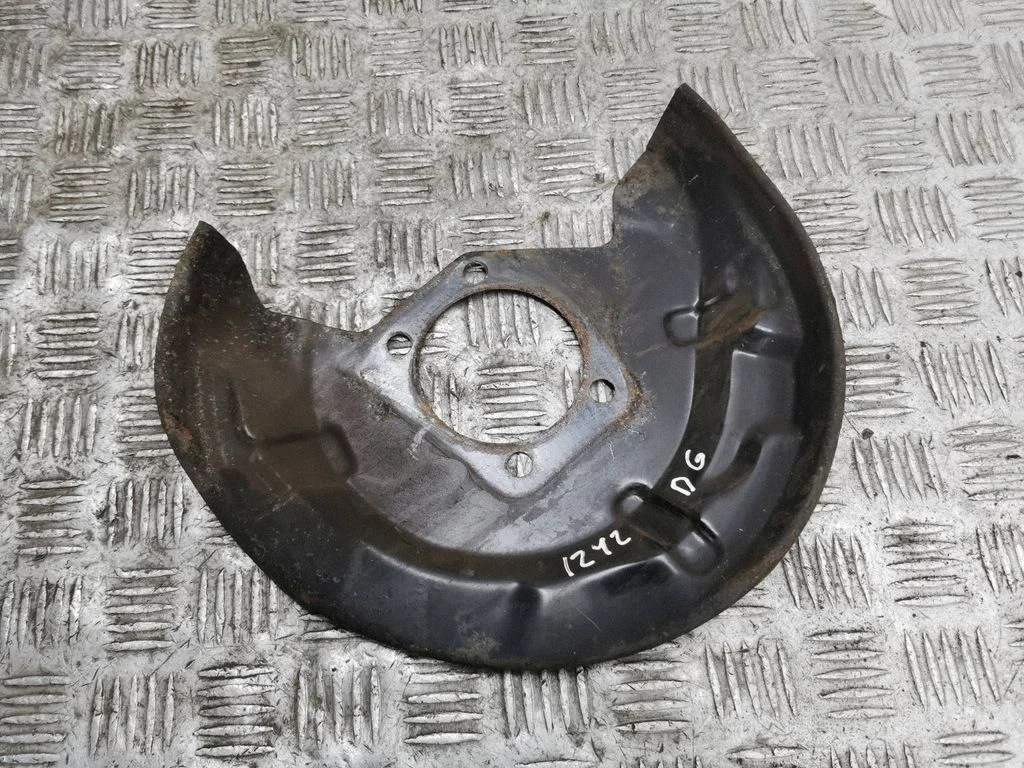 Tagumise piduriketta tolmukaitse – parem