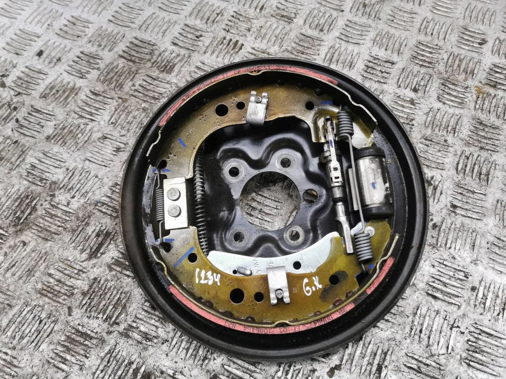 Rear brake disc plate dust cover – left