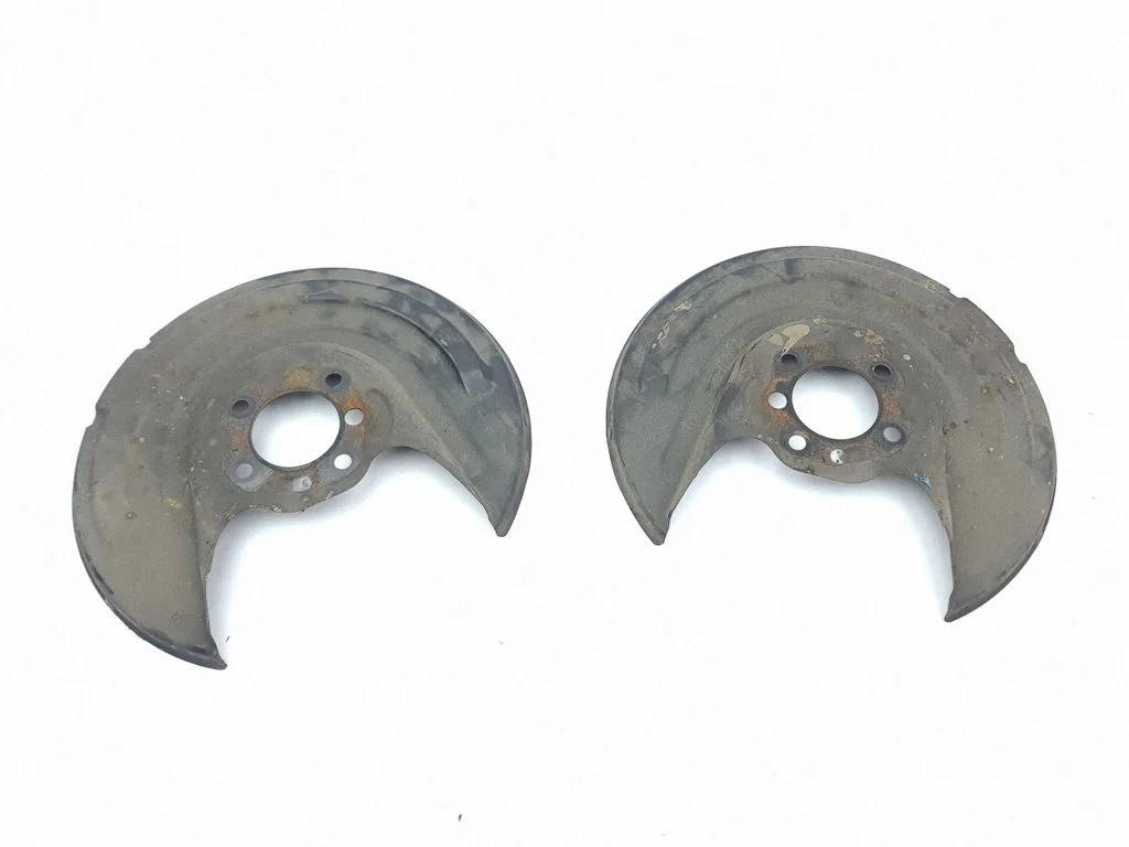 Rear brake disc plate dust cover