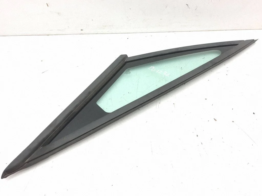 Front door vent window glass four-door U29710BJ