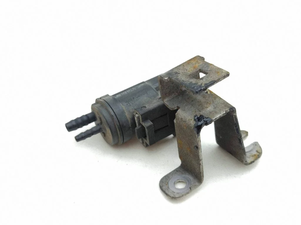 Vacuum valve – Infiniti Q50 (2014-)