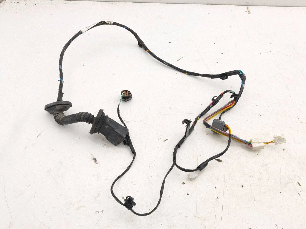 Tagaukse juhtmestik B512B982