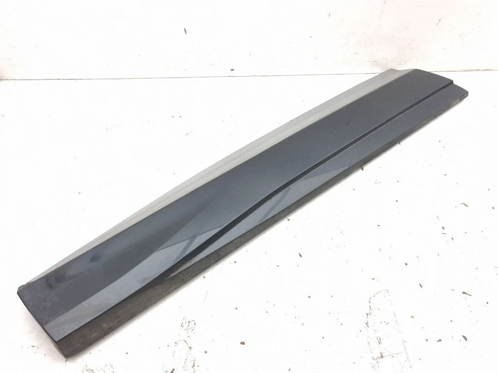 Esiukse liist (mold) 89A853959B
