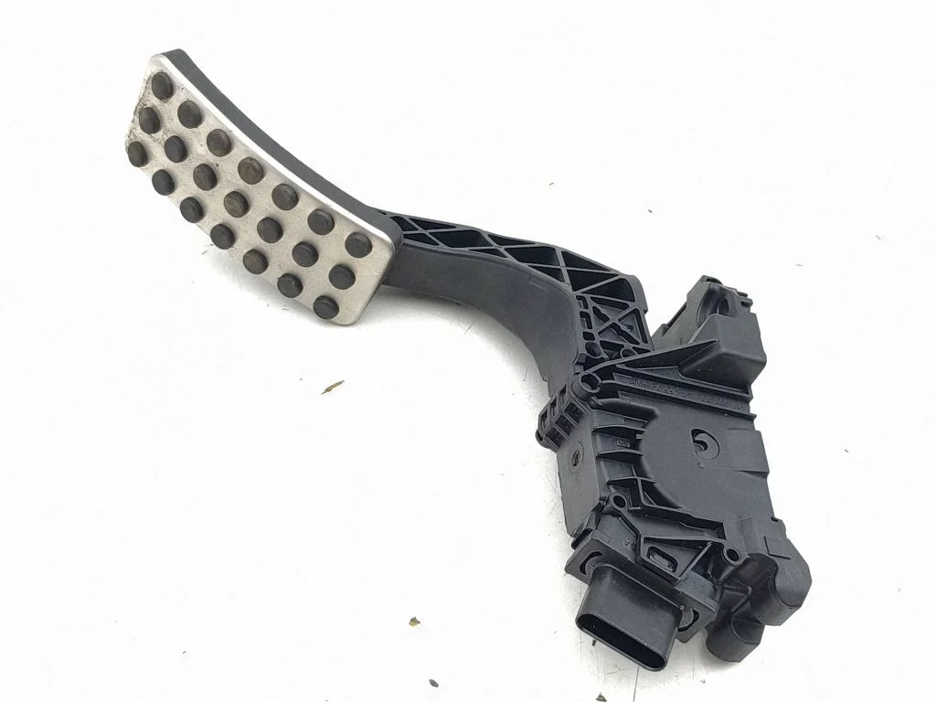 Accelerator throttle pedal A1773002100