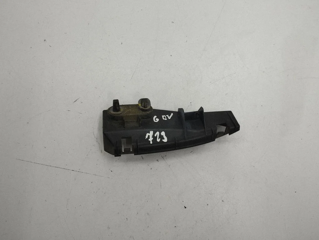 Bumper support mounting bracket corner 525620F010