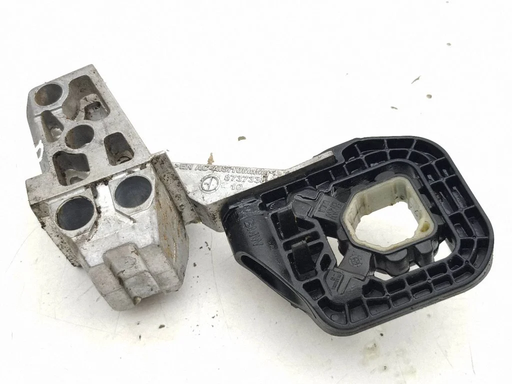 Radiator support slam panel bracket 8737338