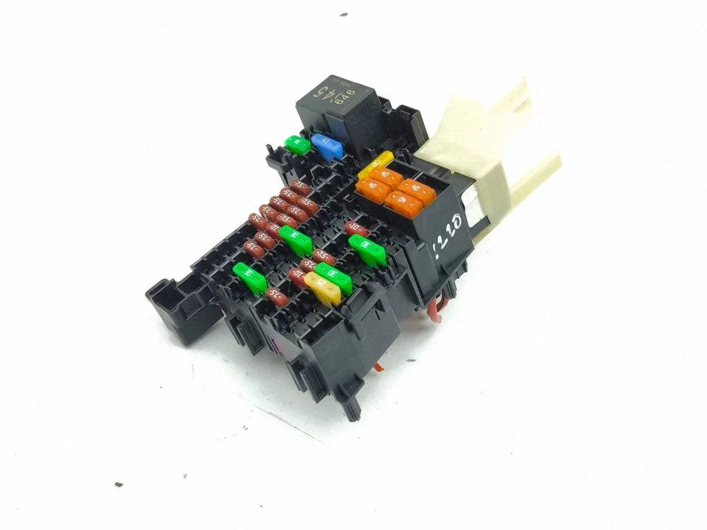 Fuse box set 5NA937615