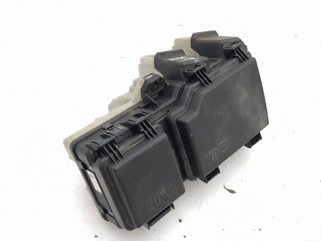 Drošinātāju bloks K8D214A076AD