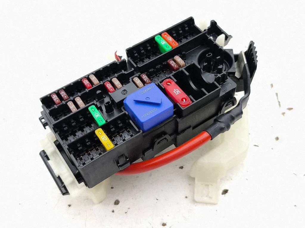 Drošinātāju bloks – BMW X2 U10 (2023-)