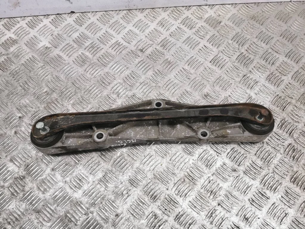Rear differential/diff mount bracket