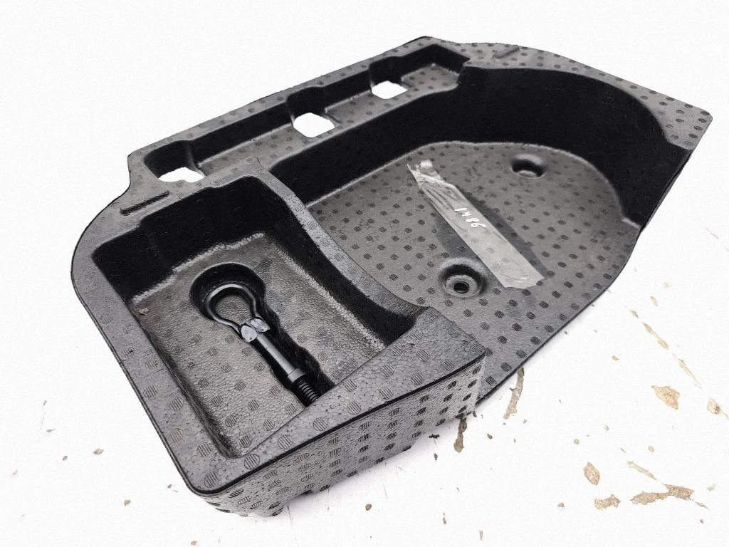 Glove box in trunk LJ8BR310B16A