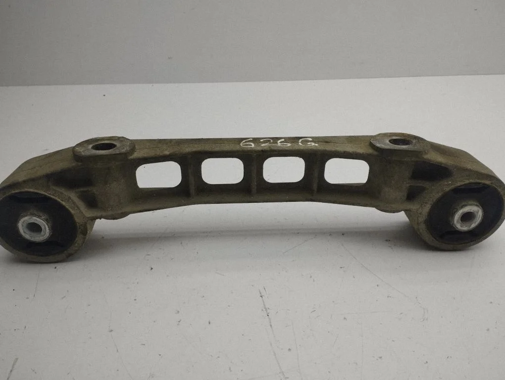 Rear differential/diff mount bracket – Mercedes-Benz Vito Viano W639 (2003-2014)