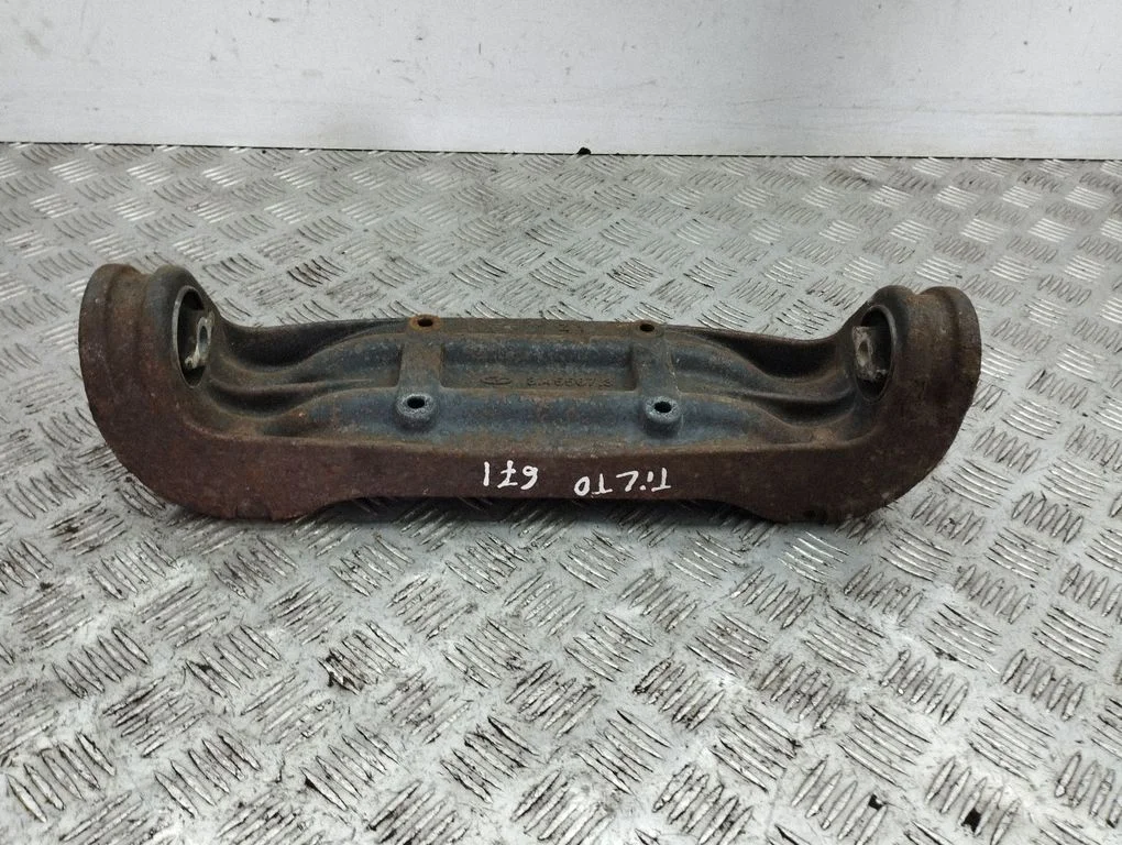 Rear differential/diff mount bracket 3455673