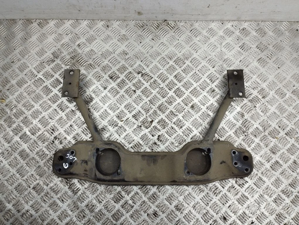 Rear differential/diff mount bracket