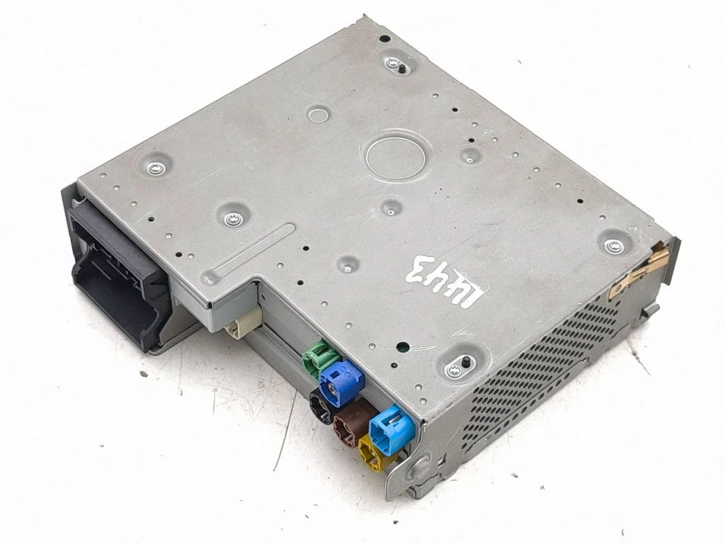 Radio/CD/DVD/GPS head unit 89A035043G