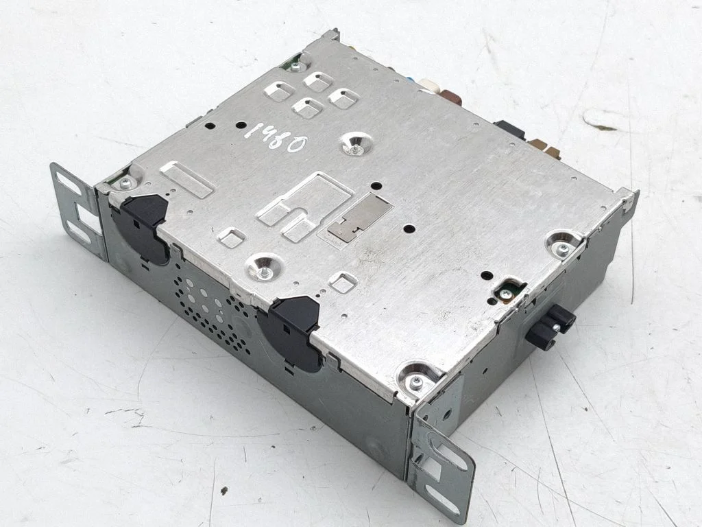 Radio, odtwarzacz CD/DVD, nawigacja 283C34951R