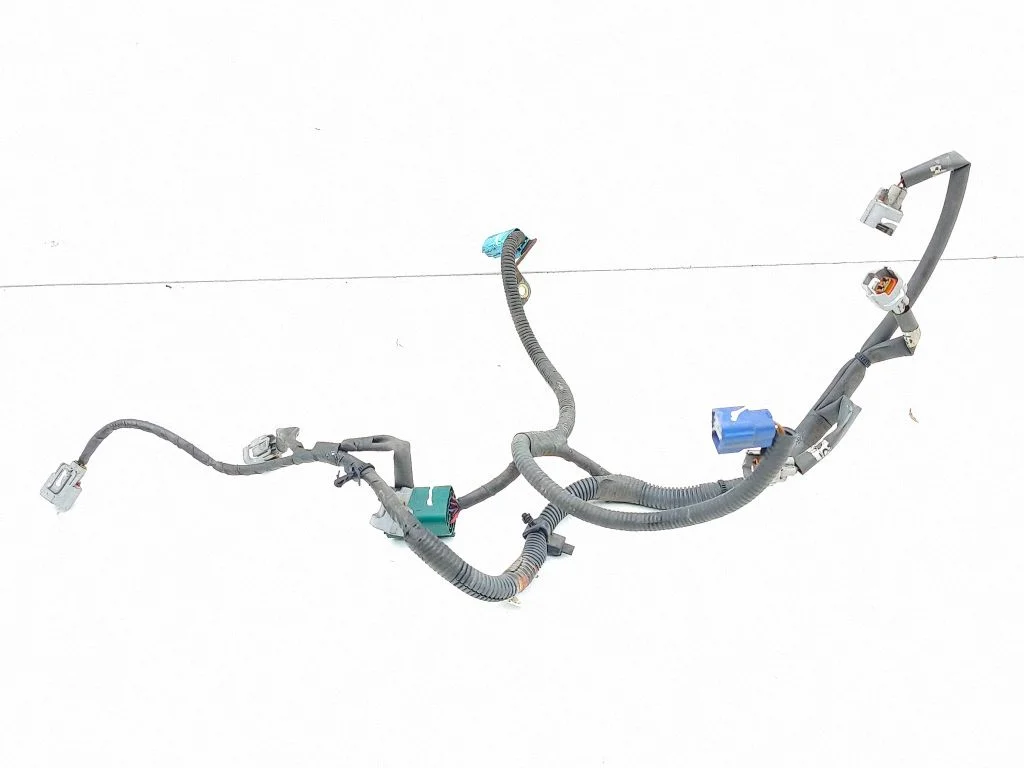 Fuel injector wires