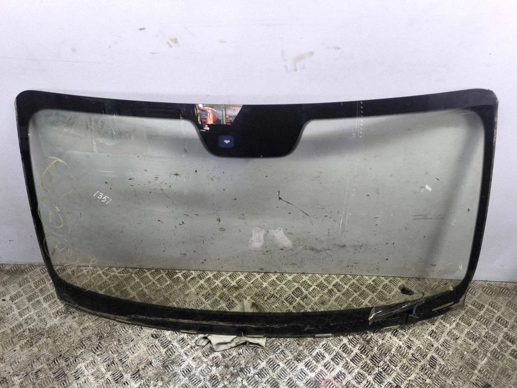 Front windscreen/windshield window