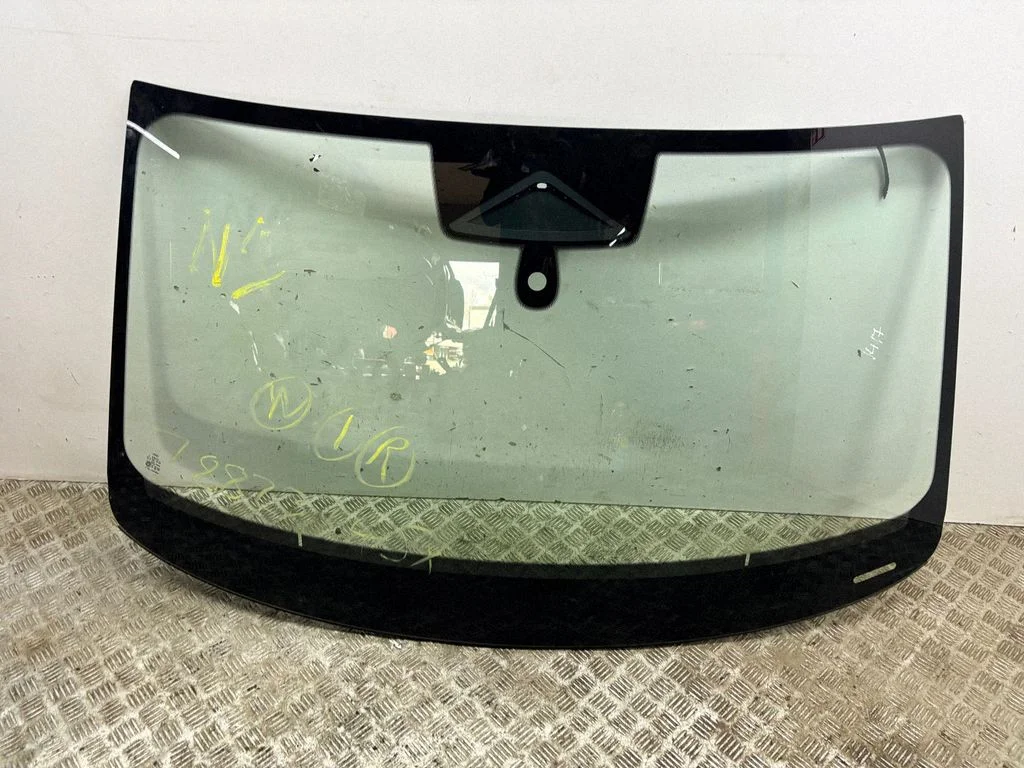 Front windscreen/windshield window 8B3845099L