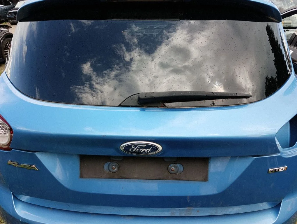 Opening tailgate glass – Ford Kuga I (2008-2012)