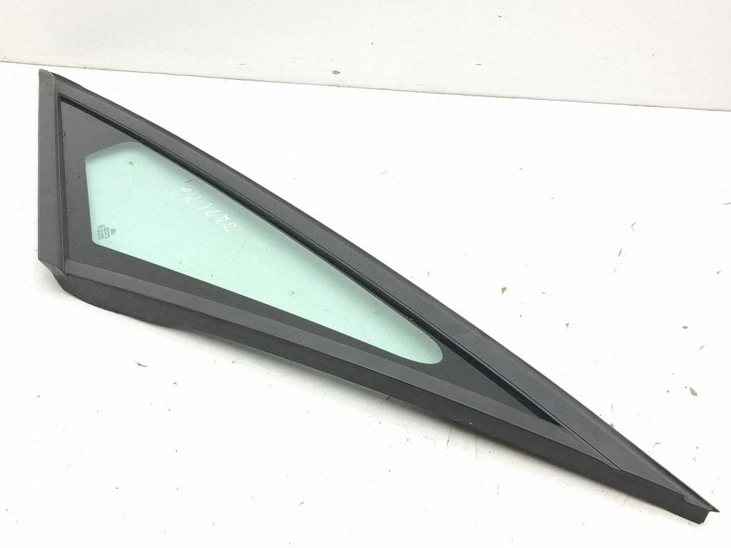 Front triangle window/glass EM2BU29711B